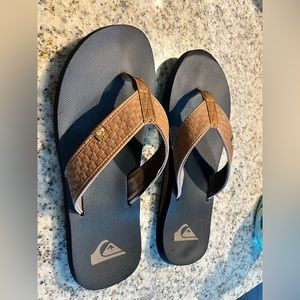 Quiksilver Brown Quilted Embossed Sandals Flip Flops Beachwear Men's Size 10